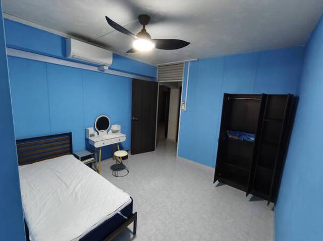 Circuit Road, room