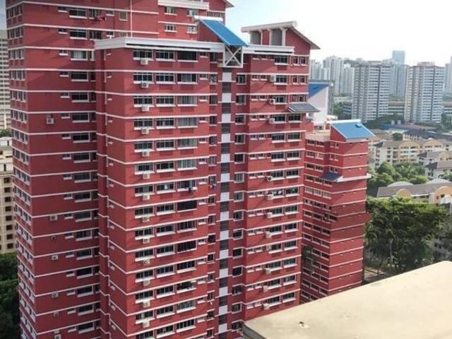 City Budget Rental Redhill MRT, Share Common Room with AC for Working Female