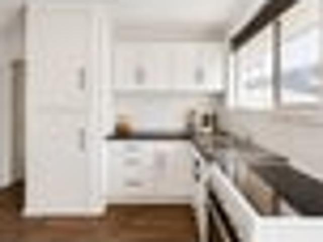 City fringe living with garage
