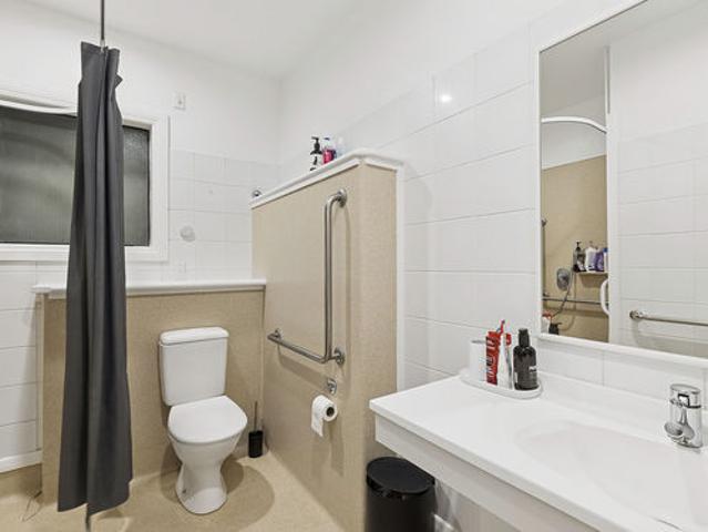 City fringe style with sun & sophistication