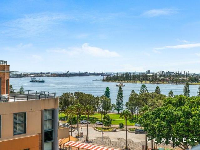 CITY LUXURY WITH A COASTAL OUTLOOK!