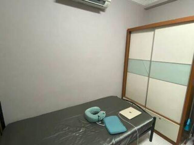 City Redhill MRT, Share Common Room for Working Female Rental, Move In Available