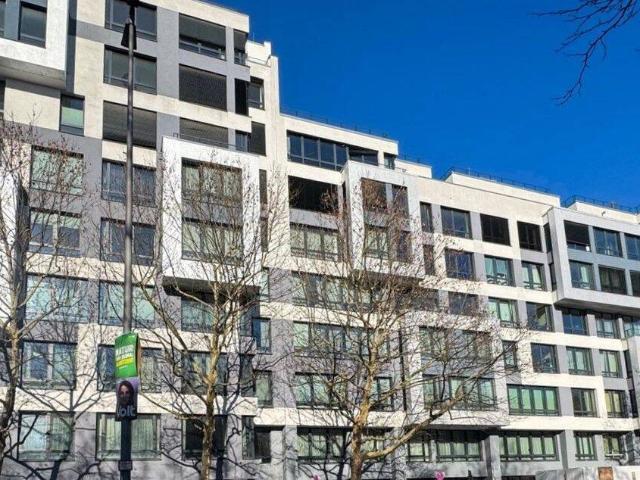 City West: Bezugsfreie Loft Wohnung mit großen Fenstern und moderner energetischer Ausstattung