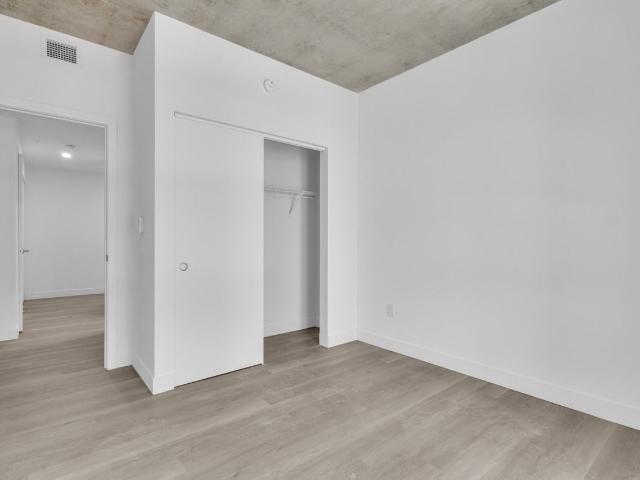 Citizia Apartments 3 Bedroom Apartment for Rent at 2500 Boul Cavendish, Montréal, QC H4B 2Z6 Haut Lachine