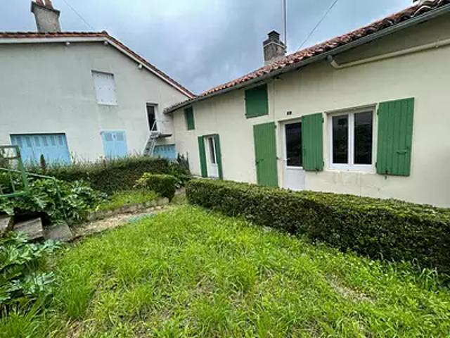 Civray 86400 Location maison 2 pièces t2 au dernier étage
