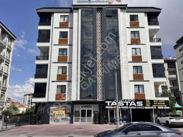 coşar Gayrimenkul aeah ağaçlı Tesisleri Arasında Ana Cadde 570m