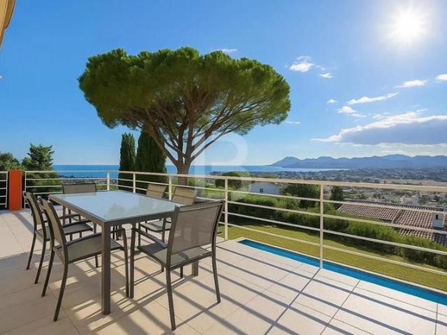 Co Exclusivité Villa au Cannet au calme avec vue Mer et Estérel spectaculaire