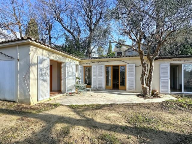 CO EXCLUSIVITÉ Villa de plain pied à rénover Quartier de