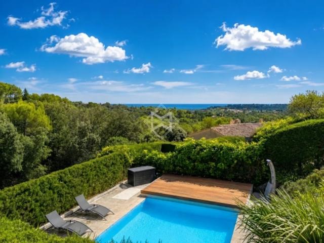 Co Exclusivité – Belle maison familiale avec piscine et aperçu mer à proximité de Valbonne