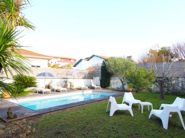 CO EXCLUSIVITÉ BIARRITZ BELLE MAISON DES ANNÉES 50 AVEC PISCINE ET GARAGE