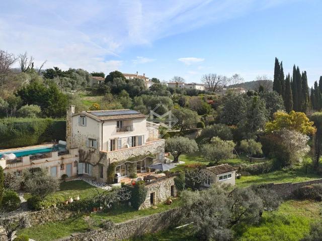 Co Exclusivité. Charmante maison provençale proche du villag. 308m² Montauroux