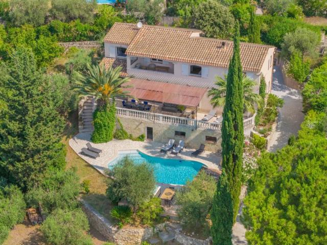 Co exclusivité Magnifique Villa Provençale rénovée avec vue panoramique