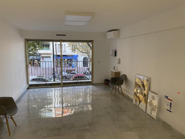 CO EXCLUSIVITE, spacieux appartement divisé en plusieurs bureaux, parking