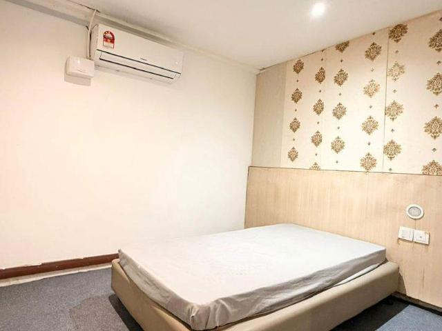 CO LIVING PHOENIX HOTEL | SUPER SINGLE BED | PRIVATE BATHROOM