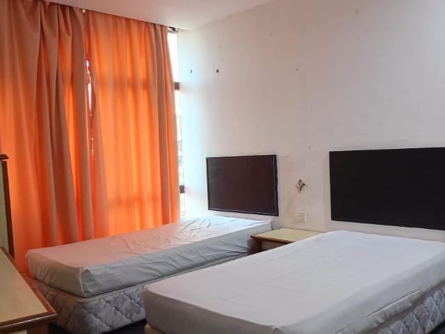 CO LIVING ROOM FOR RENT