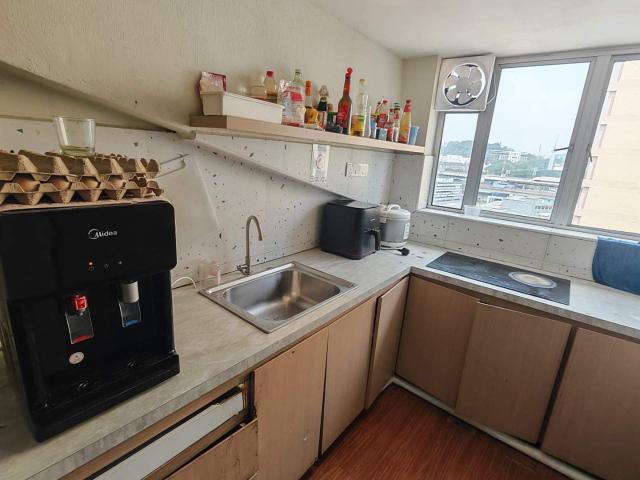 Co living room rent near petaling street 3 min to lrt & mrt station attached bathroom with 0 deposit