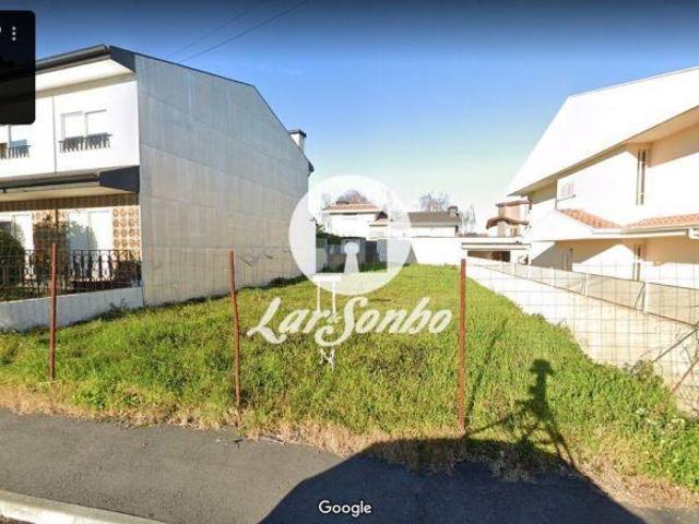Com projeto aprovado Excelente terreno na Cidade da Maia com 345m2 | 26074062935