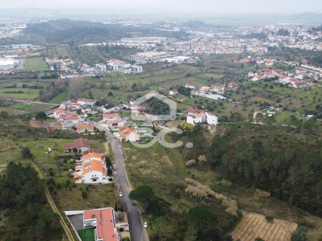com projeto aprovado para construção de uma moradia isolada em Eiras, Coimbra, Eiras