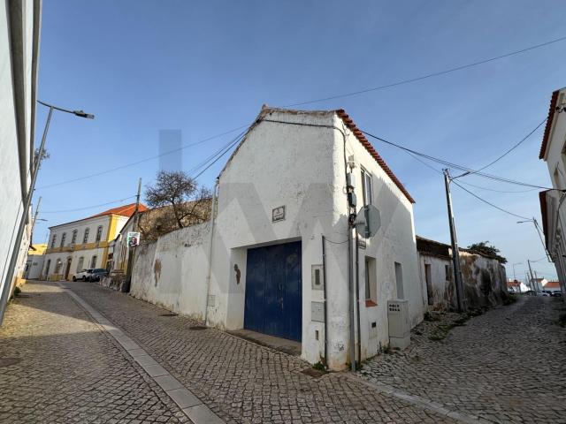 com quintal passivel de converter em habitação Silves, Alcantarilha e pêra