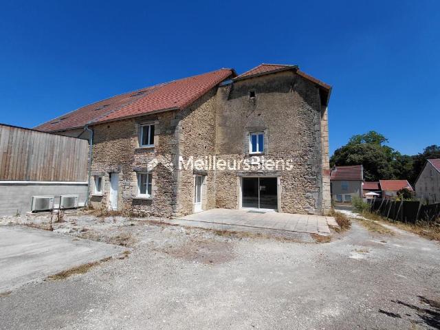 Combeaufontaine, maison de village entièrement rénovée