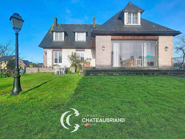 COMBOURG CENTRE, Grande Maison sur 500 m2 de terrain