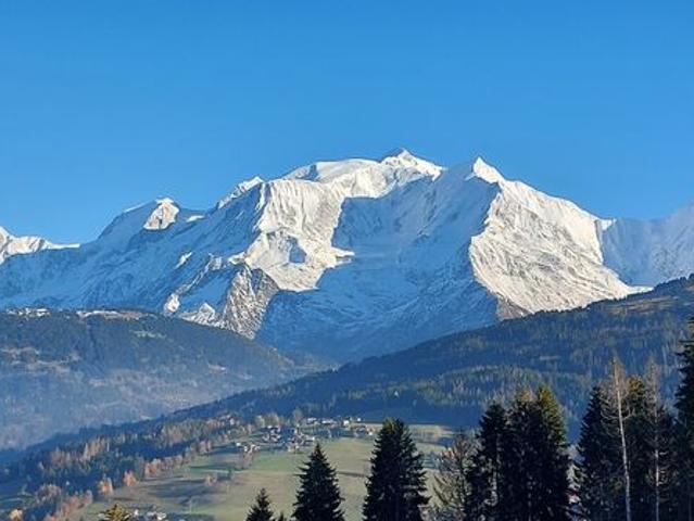 Combloux Megève, secteur piste, très récent T4 dernier étage vue intégrale Mont Blanc dans copropriété 4 étoiles