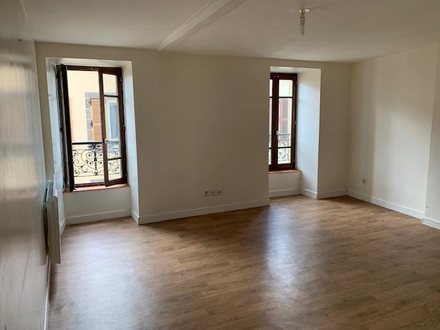 COMBRONDE appartement T3
