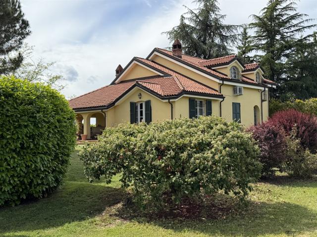 Come affacciarsi da un balcone sulla città 350m² Acqui Terme