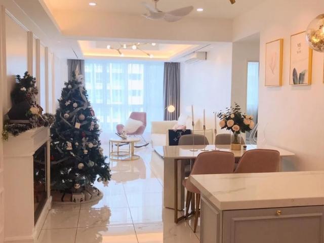 {COME WITH CAR PARK.} Middle Room at I Santorini, Tanjung Tokong