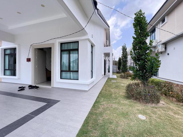 Comes With a Kitchen Full Loan Freehold 1 Storey Semi D Jasin Mydin