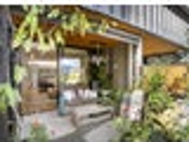 Comfort & beauty: secure garden apartment