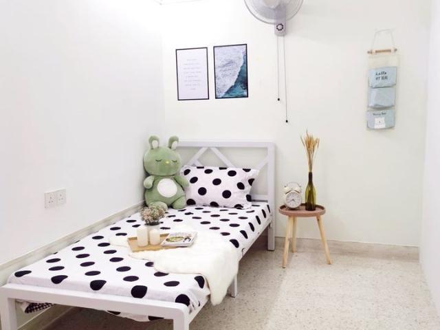 Comfort Room VERY Near to LRT Station!