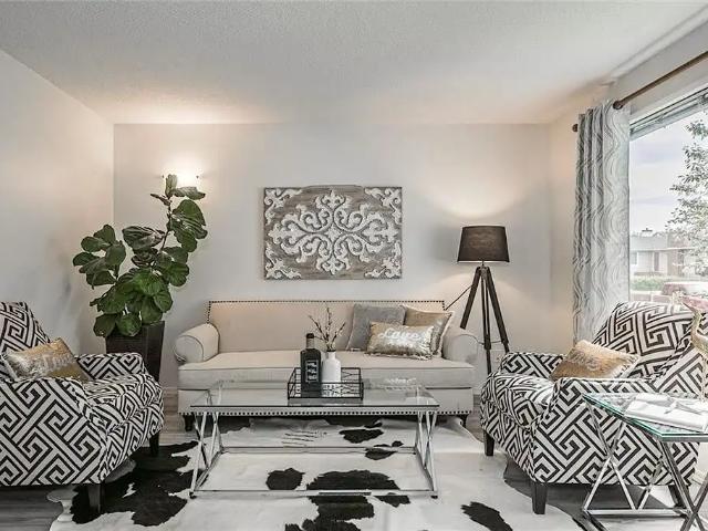 Comfortable 4‑Bed Home: 2‑Min Walk to Shawyness LRT & 5‑Min to Superstore