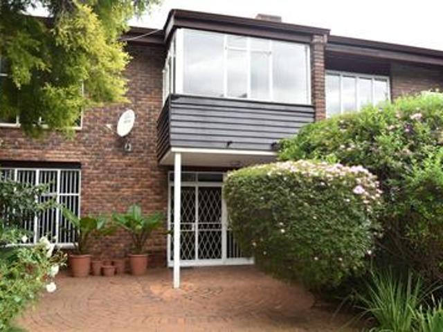 comfortable townhouse living in pres.
