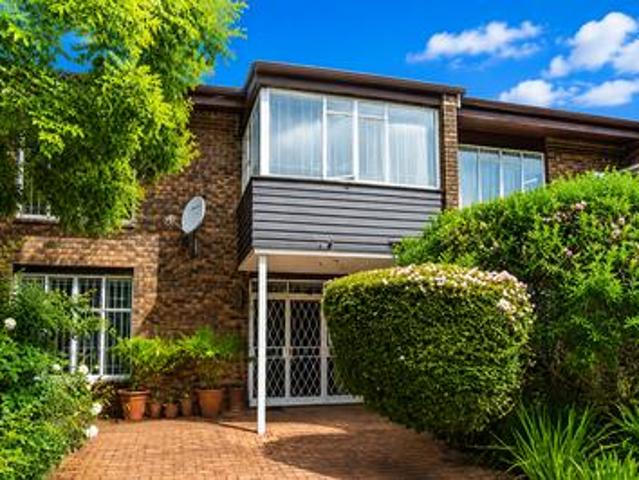 comfortable townhouse living in pres.