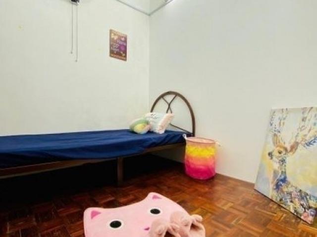 Comfortable Zero % DEPOSIT! ~ Middle Room at SS2, Petaling Jaya with Wi FI