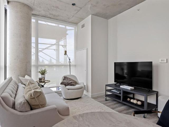 • Comfortable & Convenient Living Near Algonquin College • Spacious Suites & Amenities in Prime Centrepointe Locati