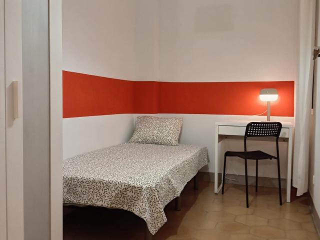 Comfortable double bedroom near Universitat de Barcelona