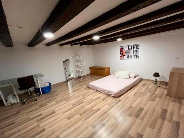 Comfortable duplex apartment in El Gòtic