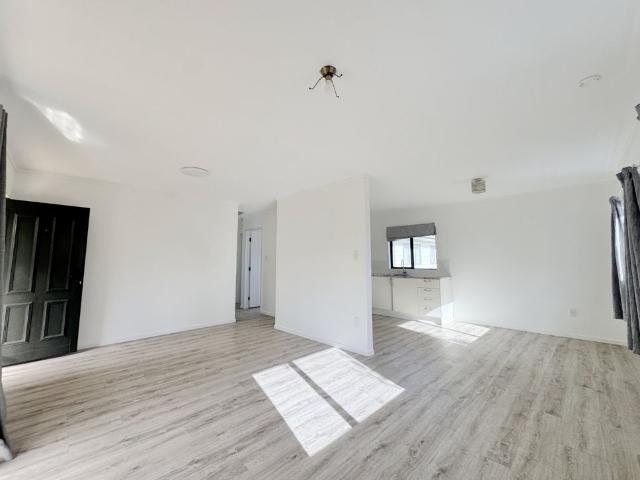 Comfortable Family Living In Ranui