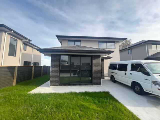 Comfortable Family Living in the Heart of Ratana