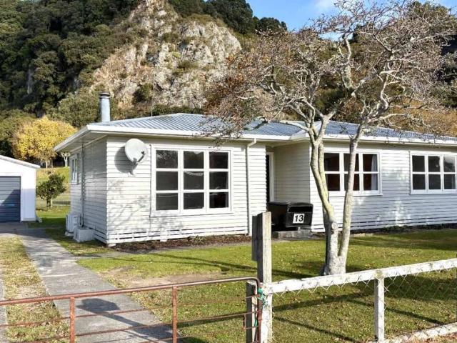 Comfortable Home in Quiet Toroa Street