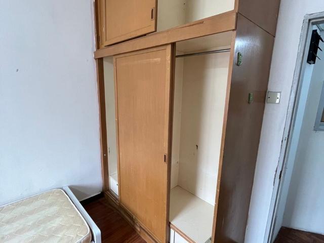 Comfortable middle room @ ss2 move in immediately!