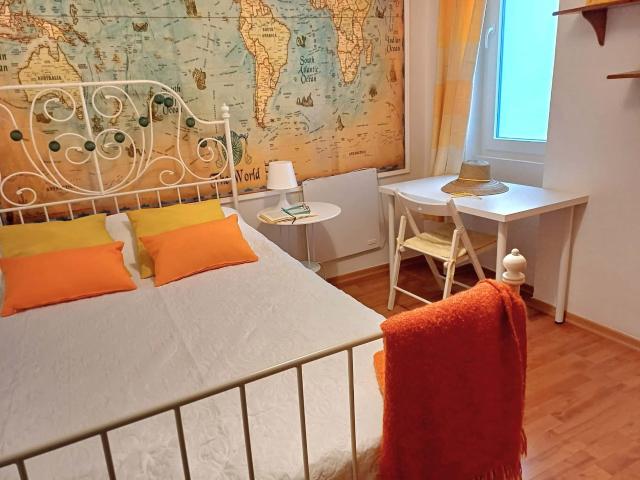 Comfortable room in a 5 bedroom apartment Room 3