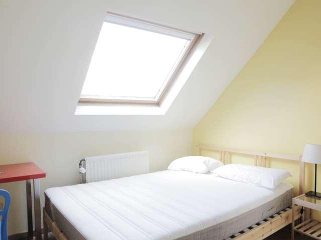 Comfortable room in apartment in Brussels