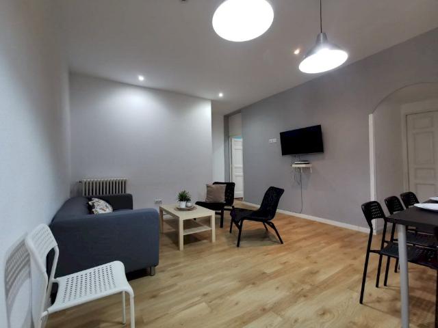 Comfortable room in La Latina