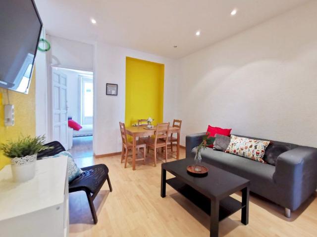 Comfortable room in Redondilla Street