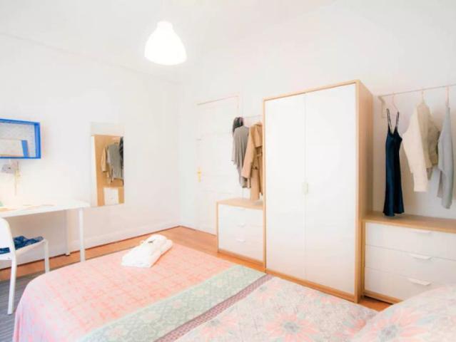 Comfortable room with desk in 5 bedroom apartment in Indautxu