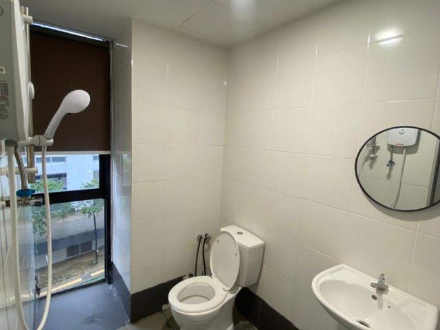 Comfortable Room with Private Bathroom Near Kentonmen MRT