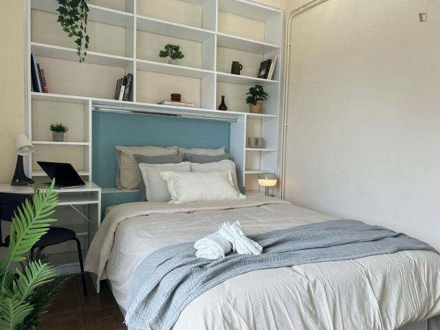 Comfortable single bedroom in Sarrià Sant Gervasi